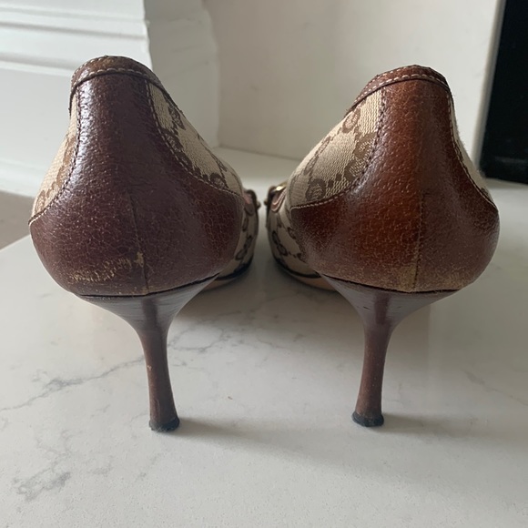 Gucci tan GG canvas and leather trim Bamboo Horsebit pumps. - Picture 5 of 12